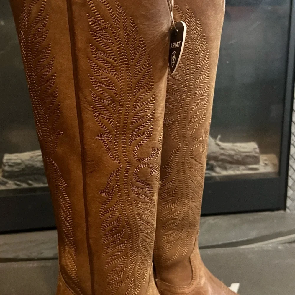 Ariat Brown Heeled Boots with Classic Western Style - Picture 6 of 17